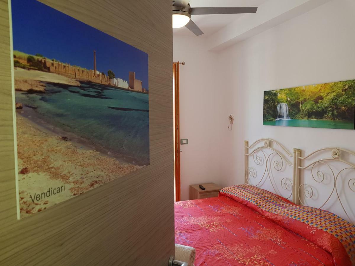 La Pietra Di Noto Hotel Buitenkant foto